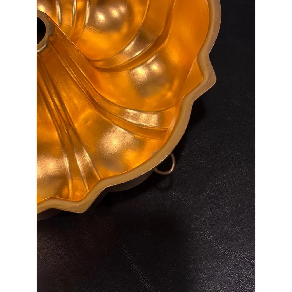 Vintage Gold Aluminum Fluted Bundt Cake Pan 10 Inch Round Scalloped Mold Decor